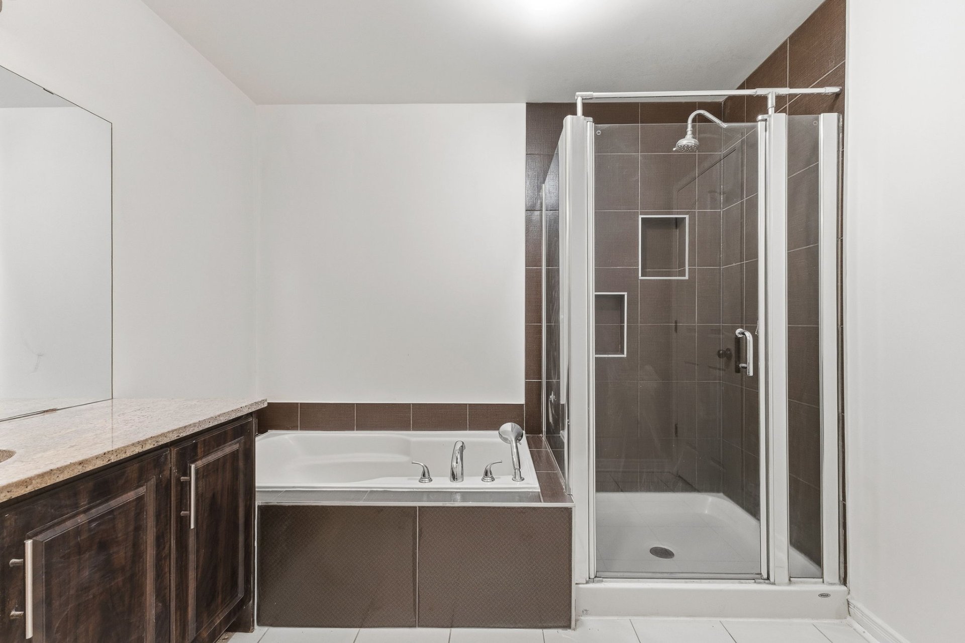 Salle de bains - Rez-de-jardin