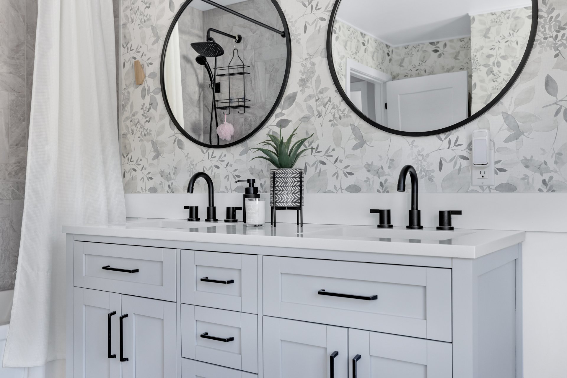 Bathroom - Double sinks