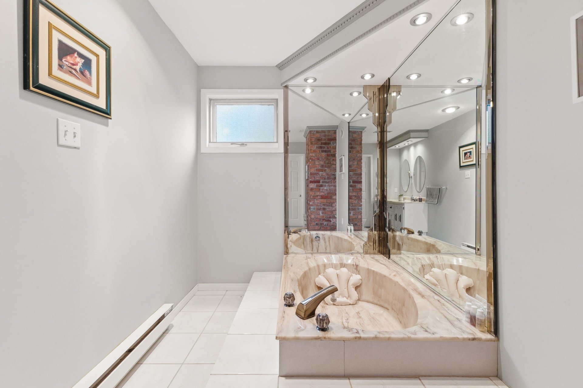 Primary bedroom ensuite