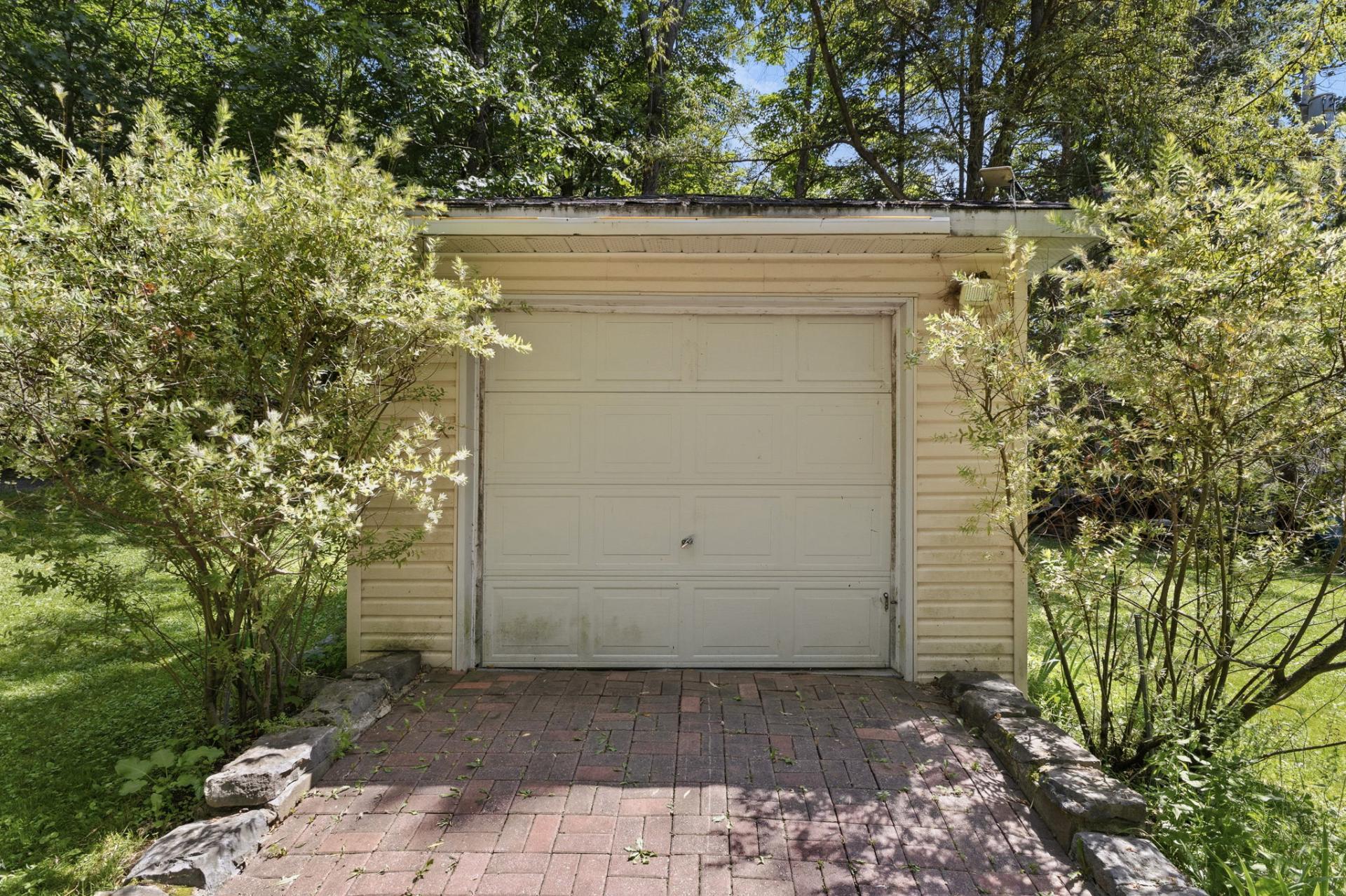 Boat garage