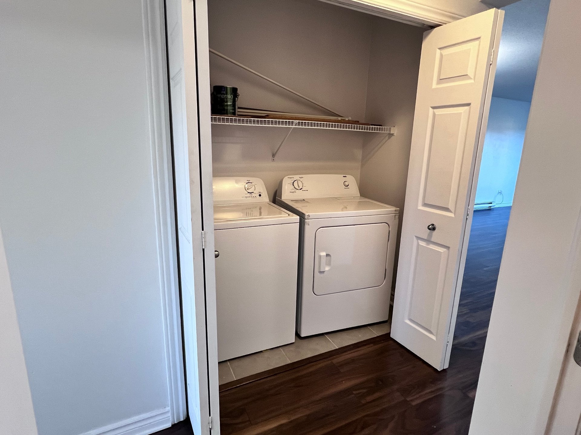 Salle de lavage - Laveuse sécheuse inclus