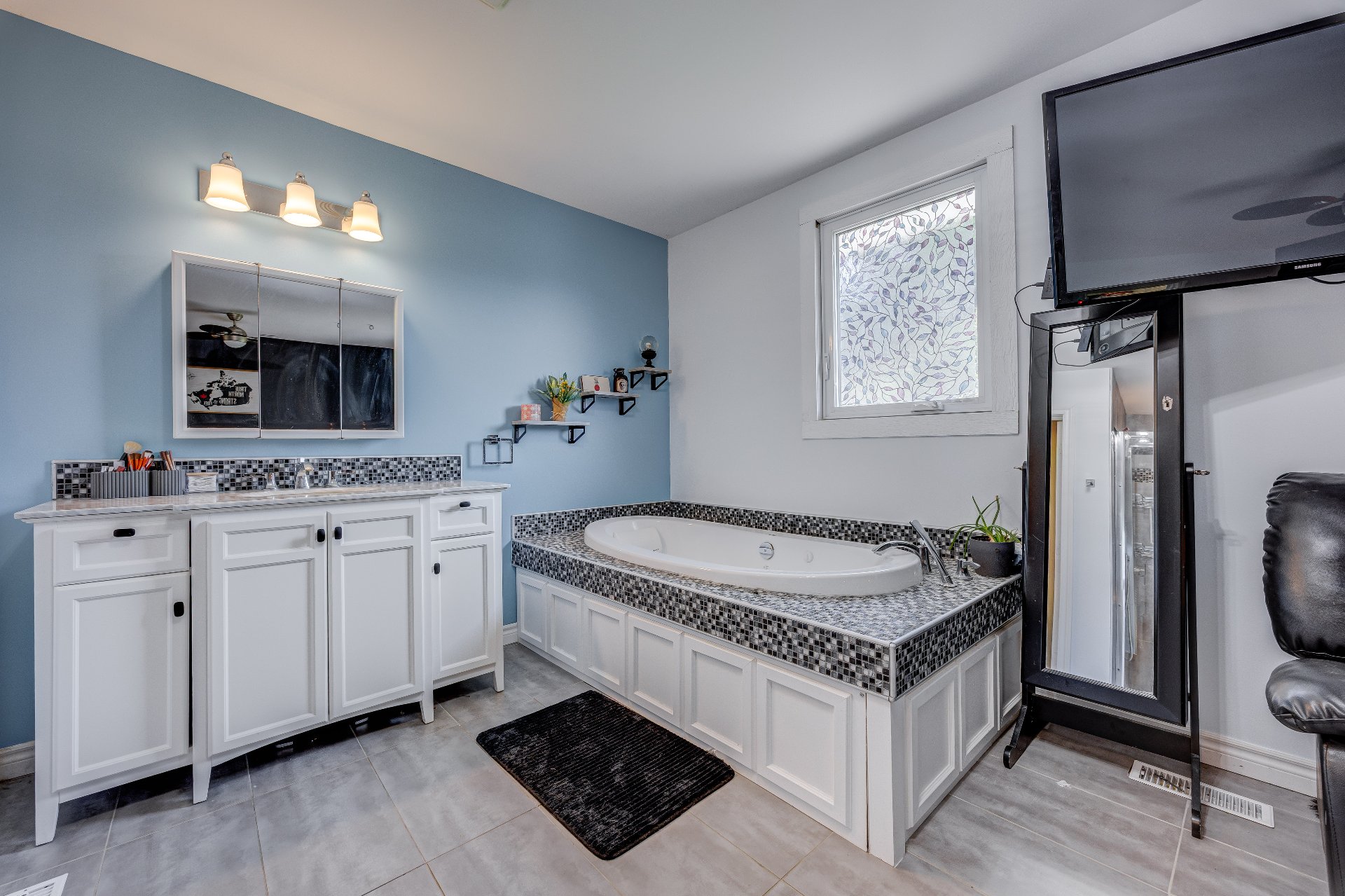 Ensuite bathroom
