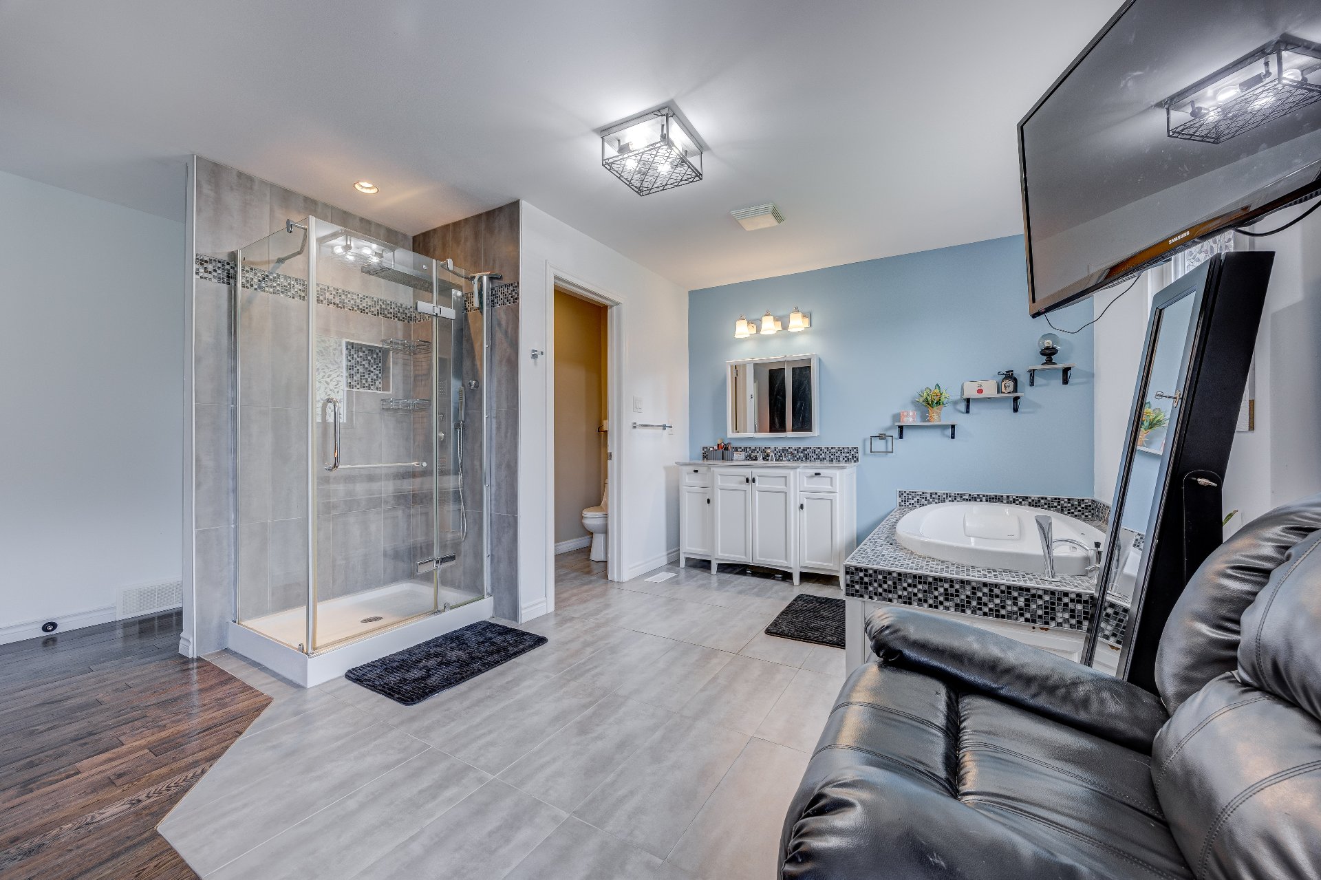 Ensuite bathroom