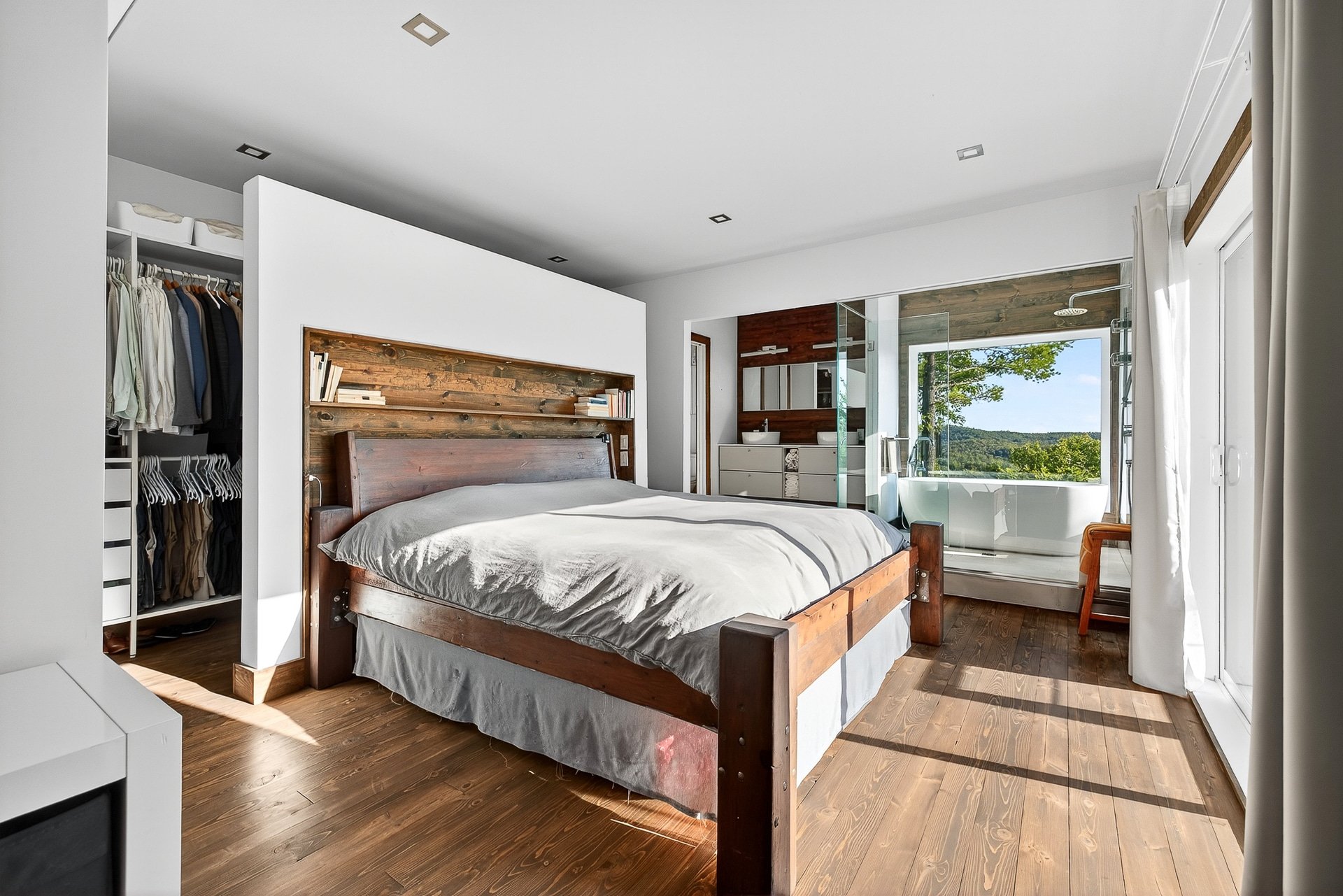 Master bedroom - Walk-in (His & Hers)