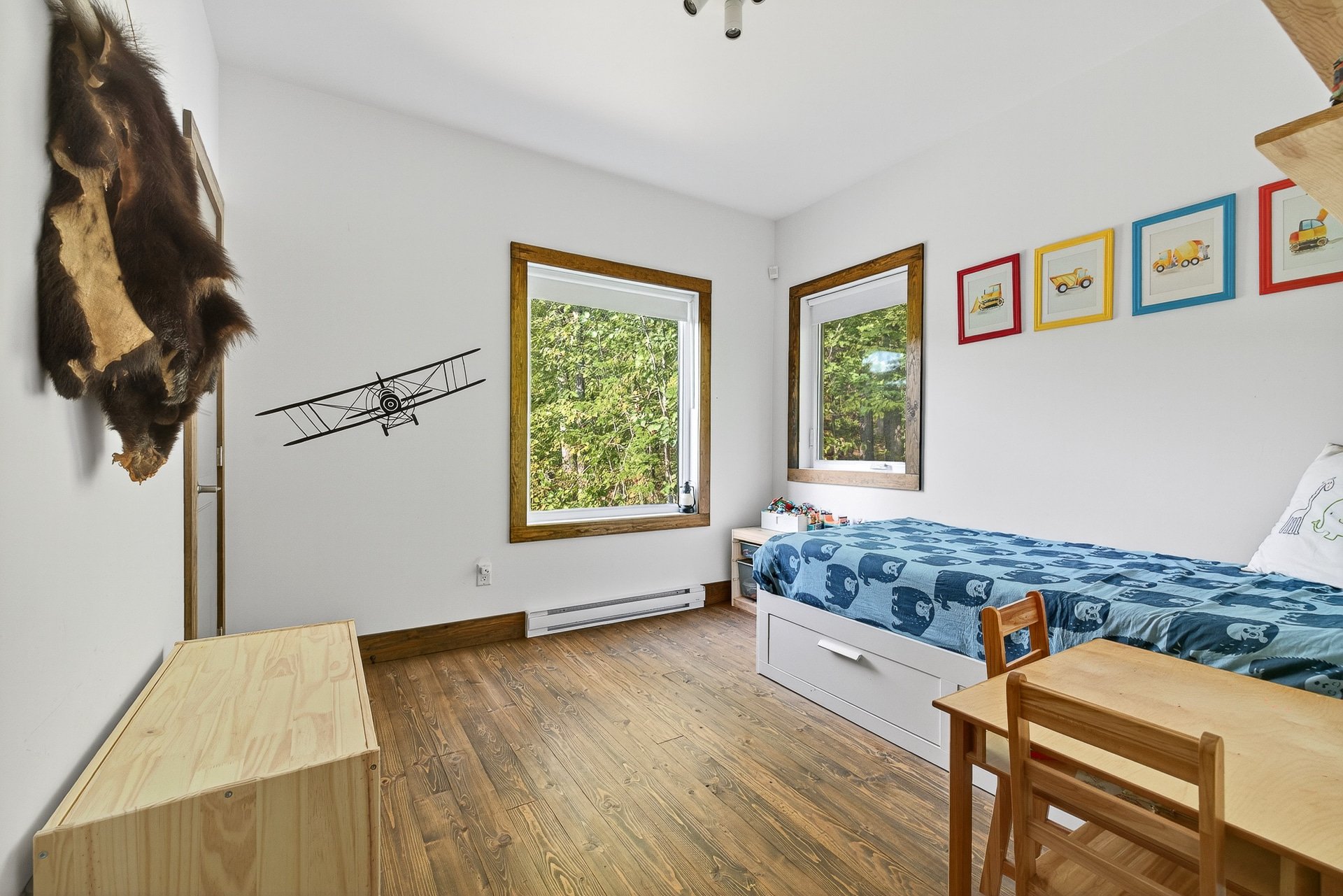 Bedroom - With walk-in closet