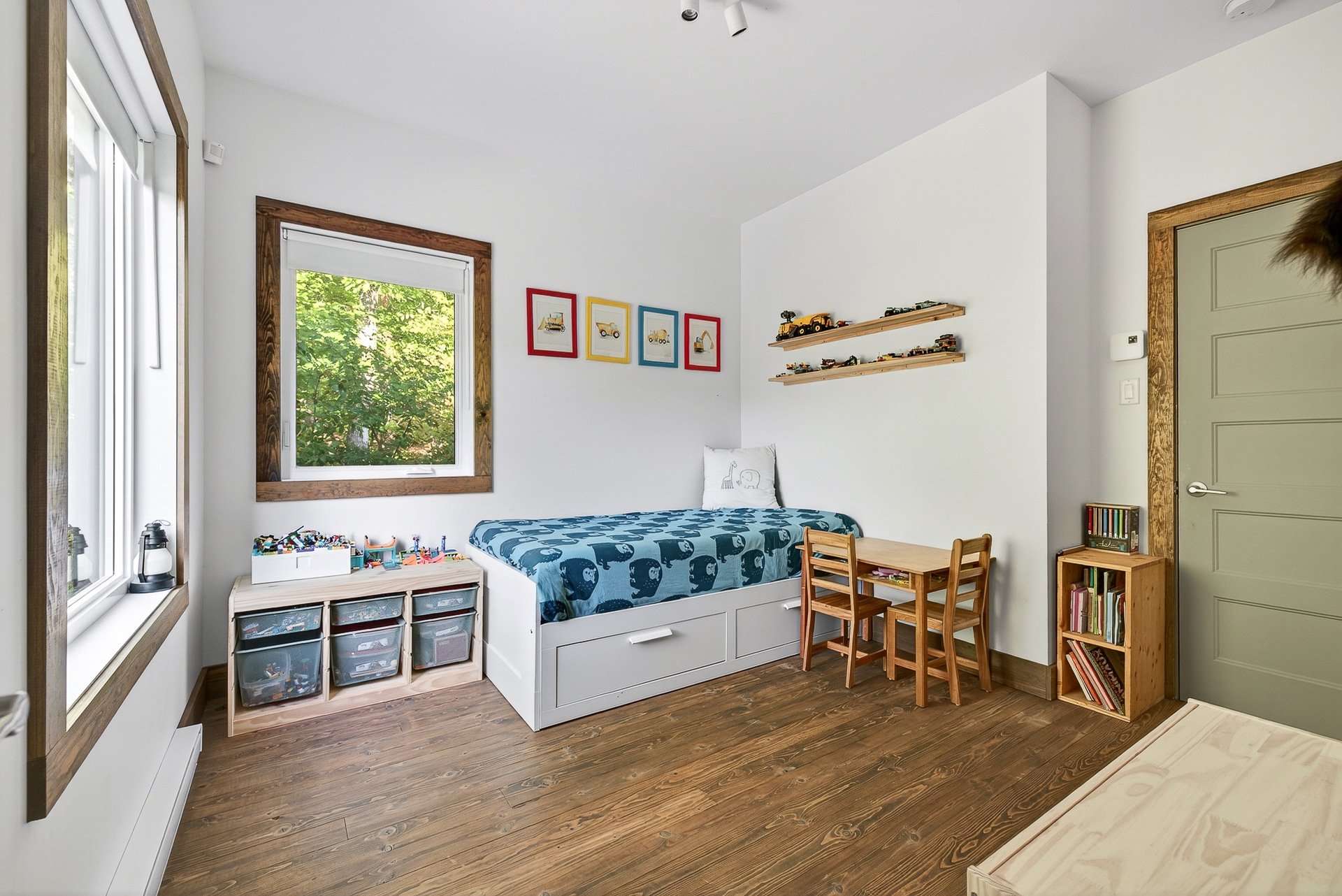 Bedroom - With walk-in closet