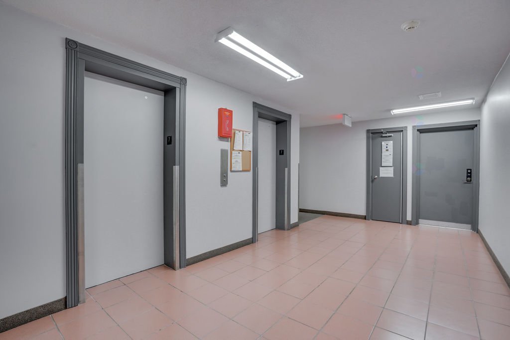 Intérieur entrée de l'ascenseur
