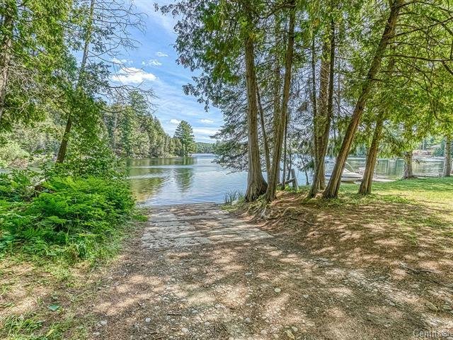 - Accès au plan d'eau