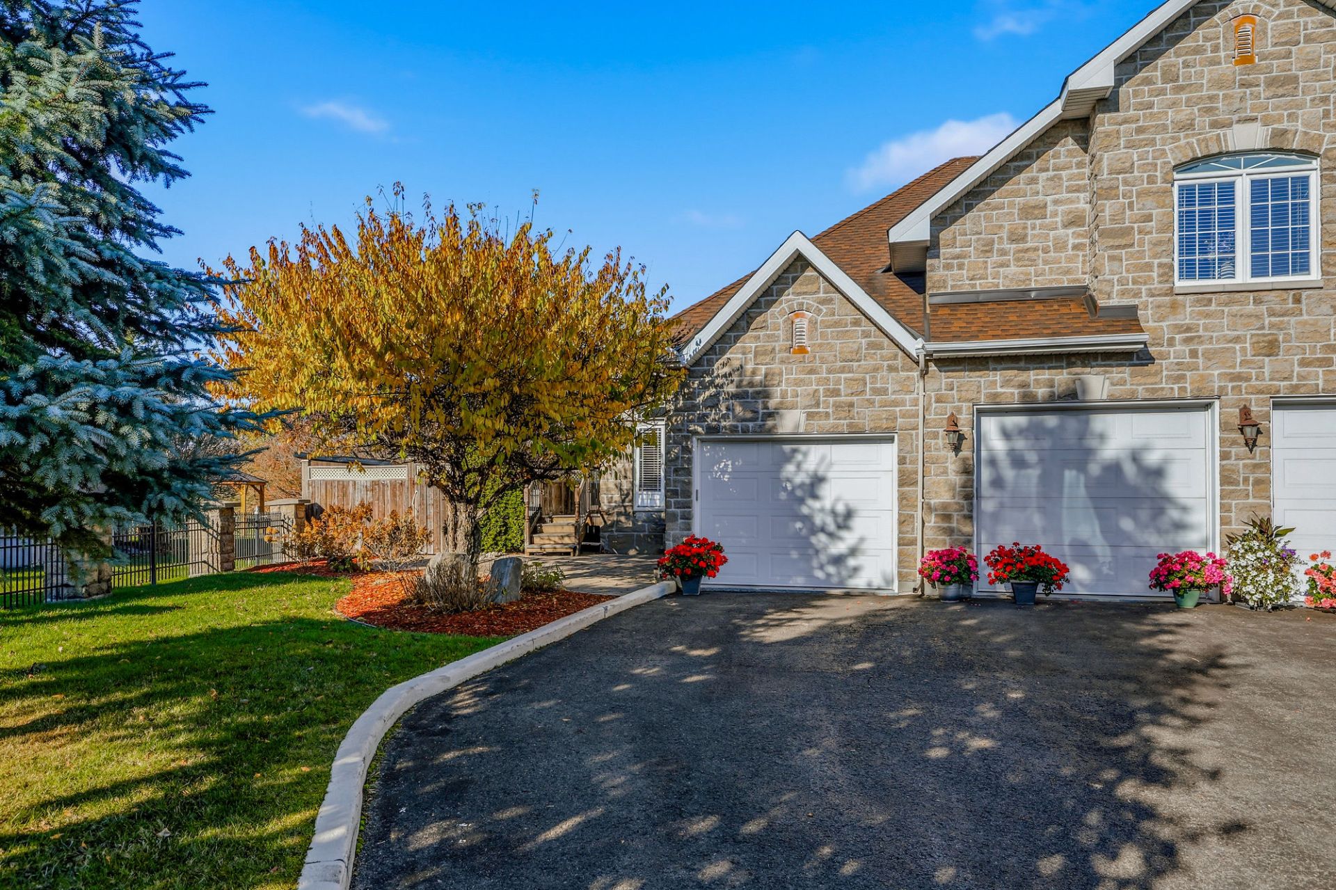 211 Rue des Montagnais A