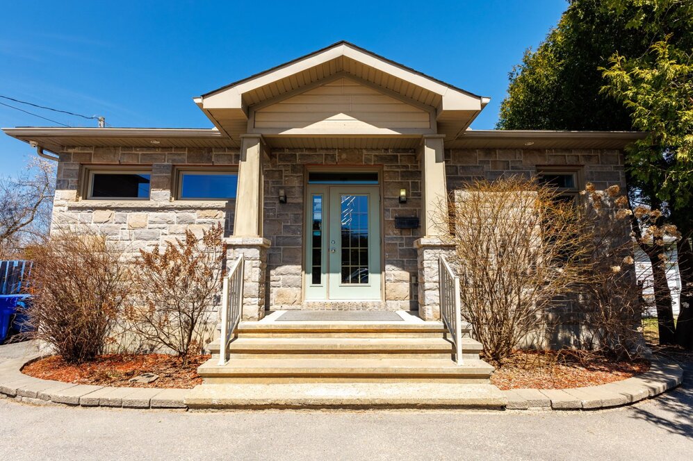 2543 Rue St-Louis 