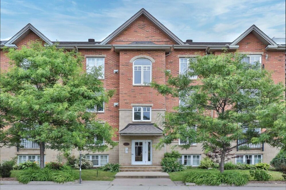 290 Boul. Maisonneuve 4