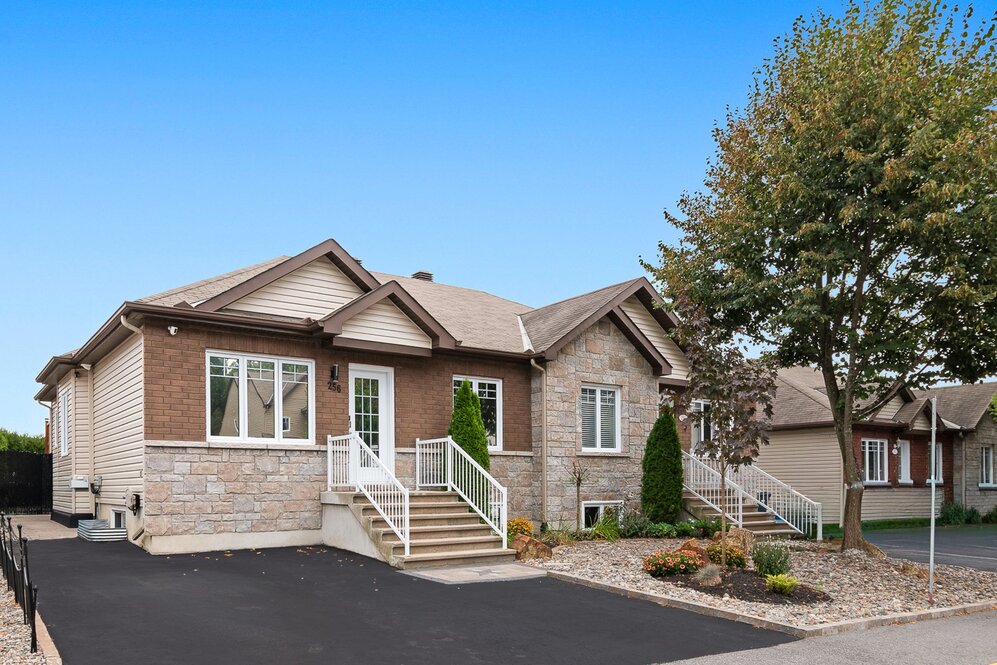 256 Rue Jean-Baptiste-Routhier 