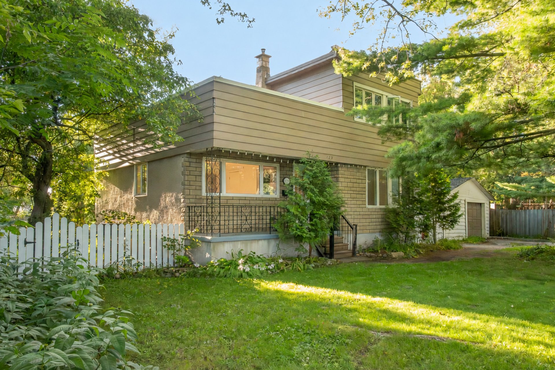 123 Av. Frank-Robinson 