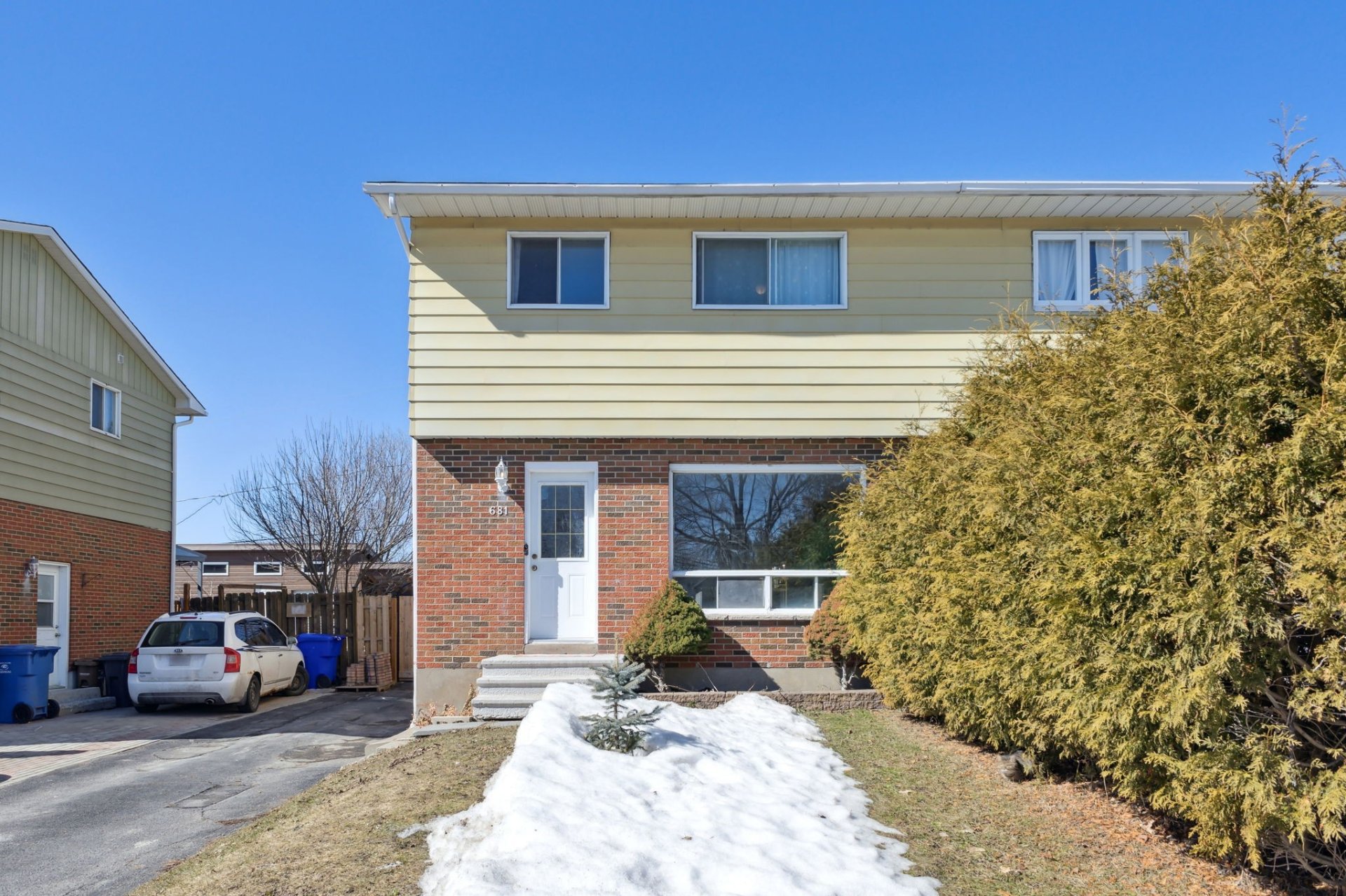 681 Rue Lahaie 