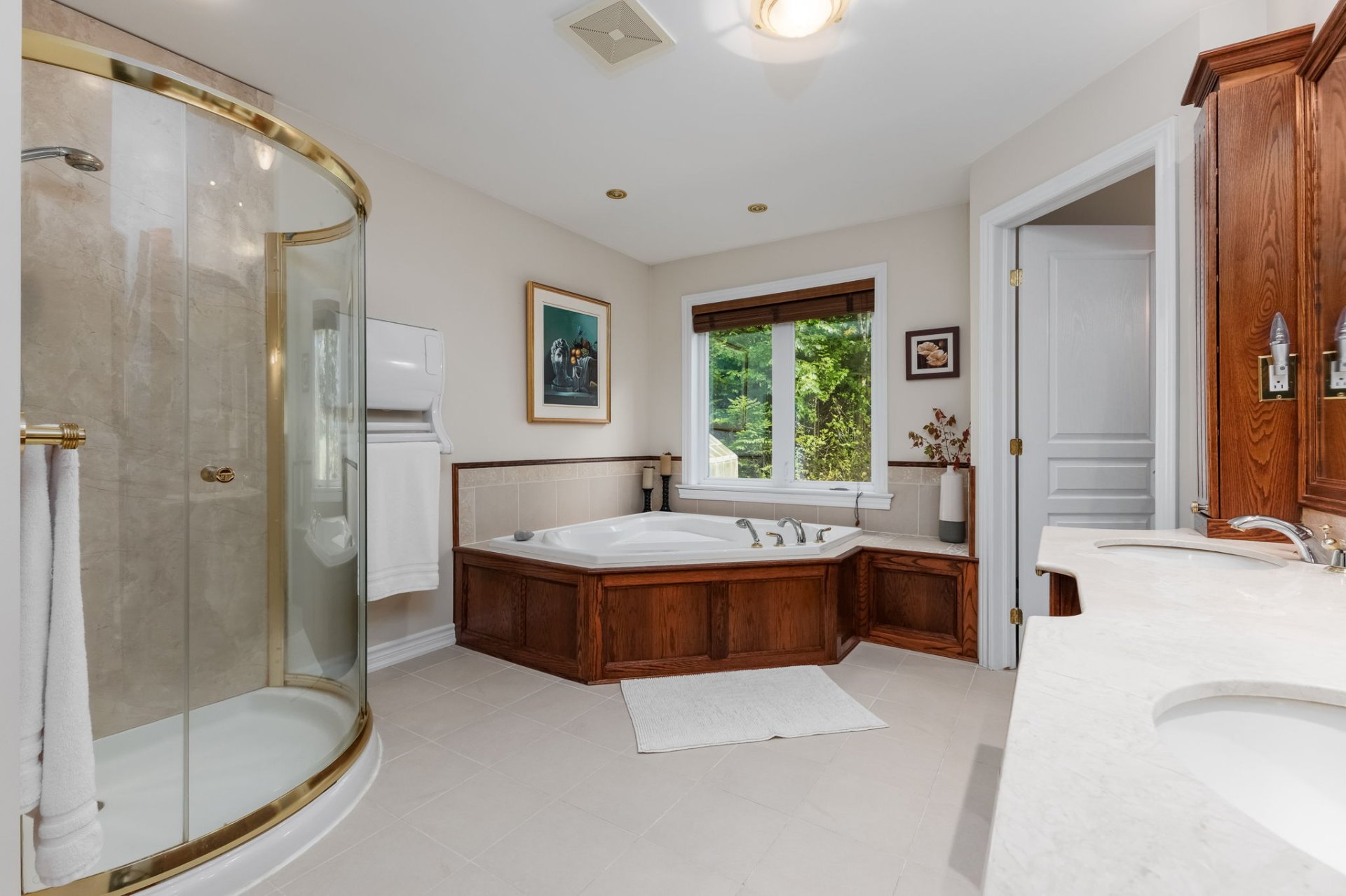 Ensuite bathroom