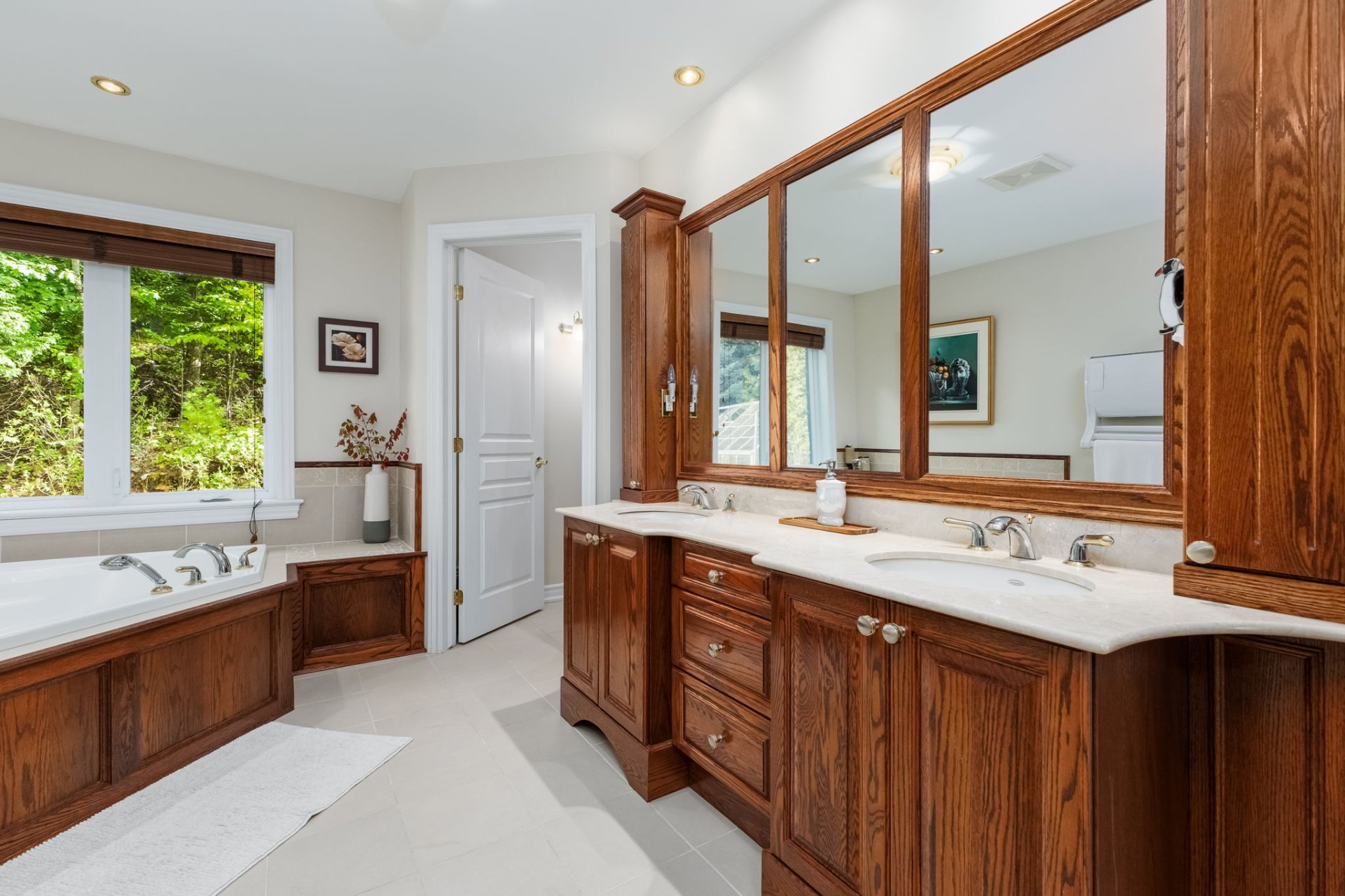 Ensuite bathroom