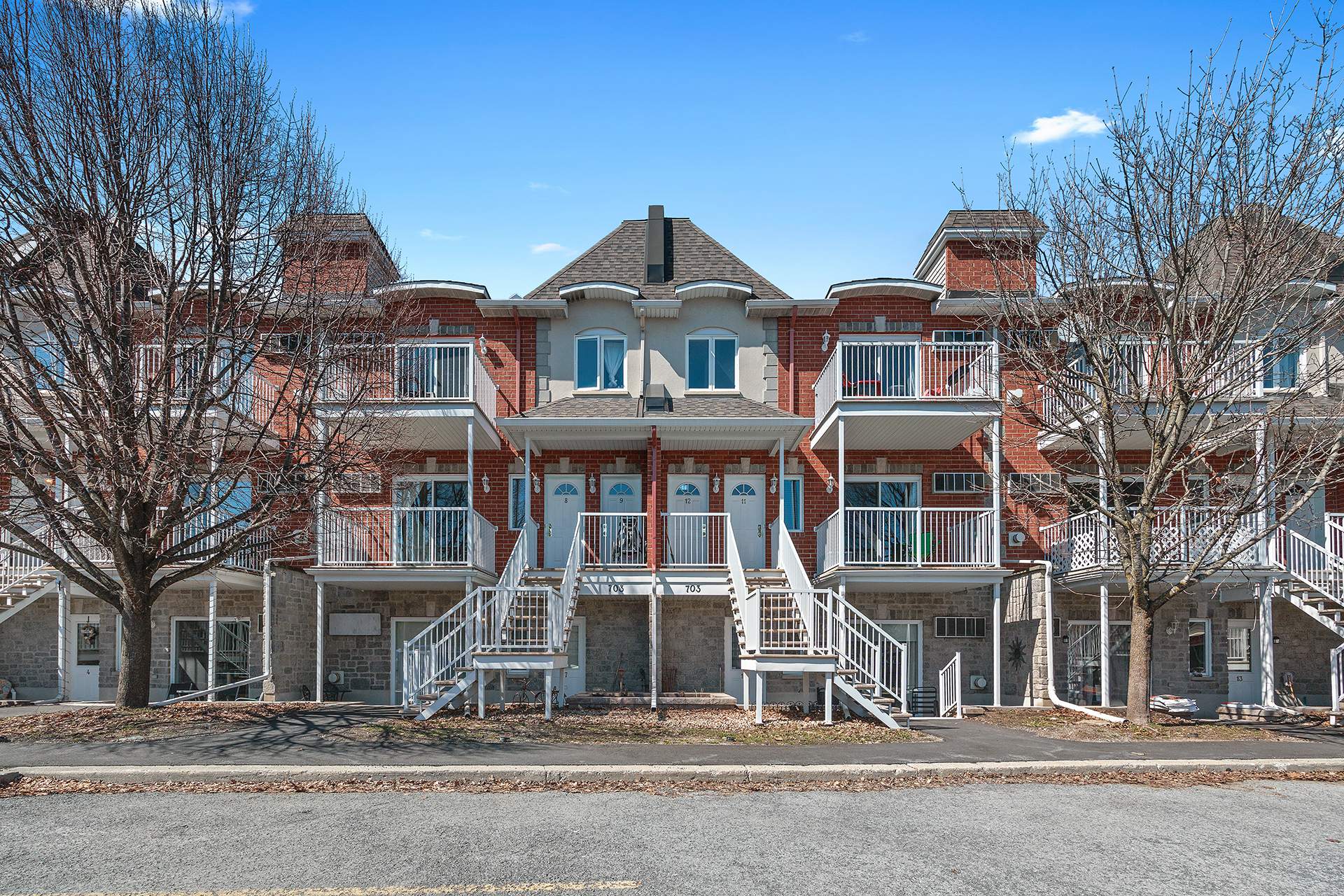 703 Boul. St-Joseph 8