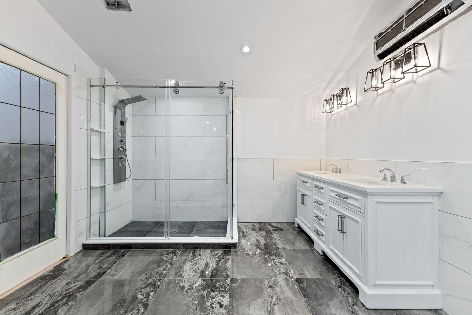 Salle de bains attenante à la CCP