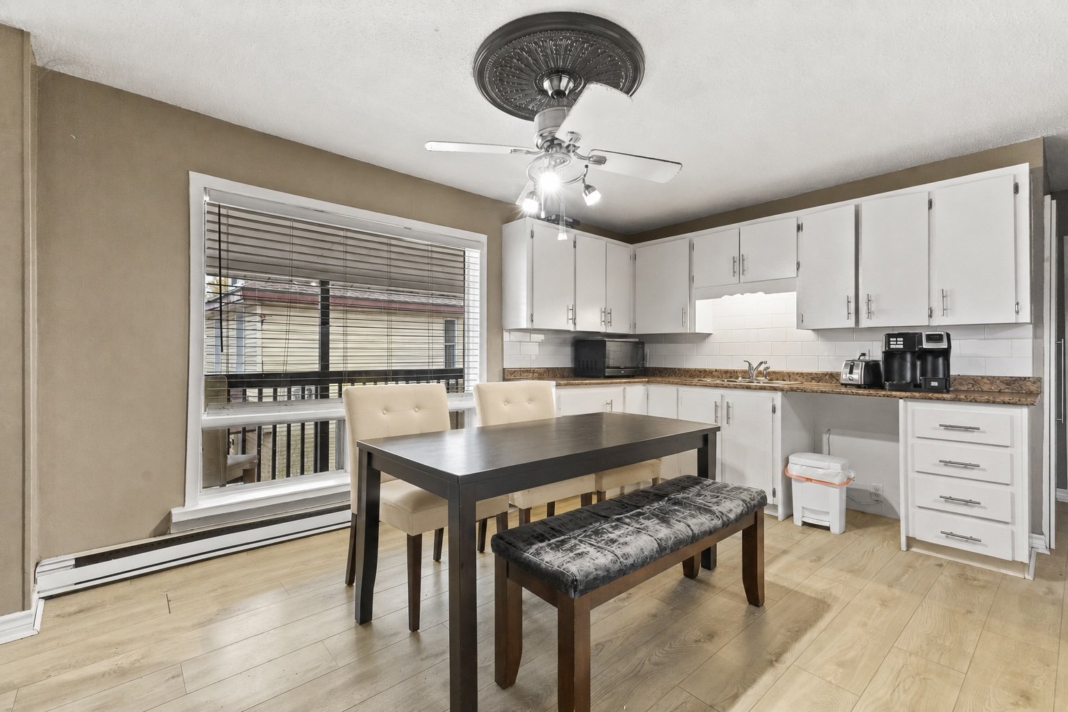 Dining room - Virtual staging for visual purposes only