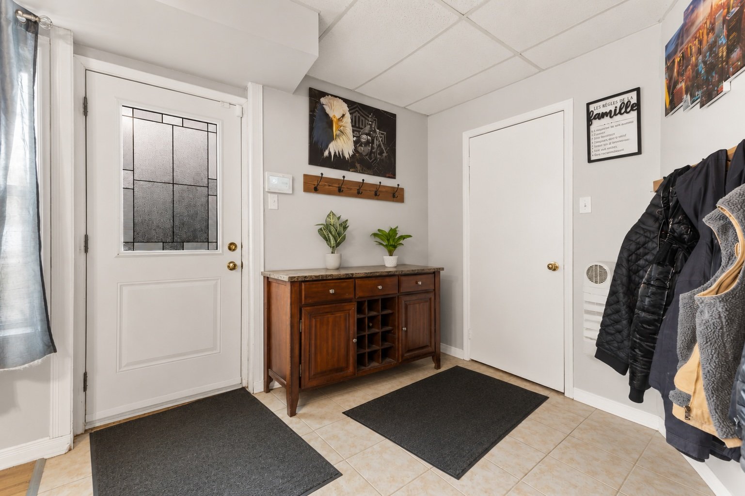 Hallway - Virtual staging for visual purposes only