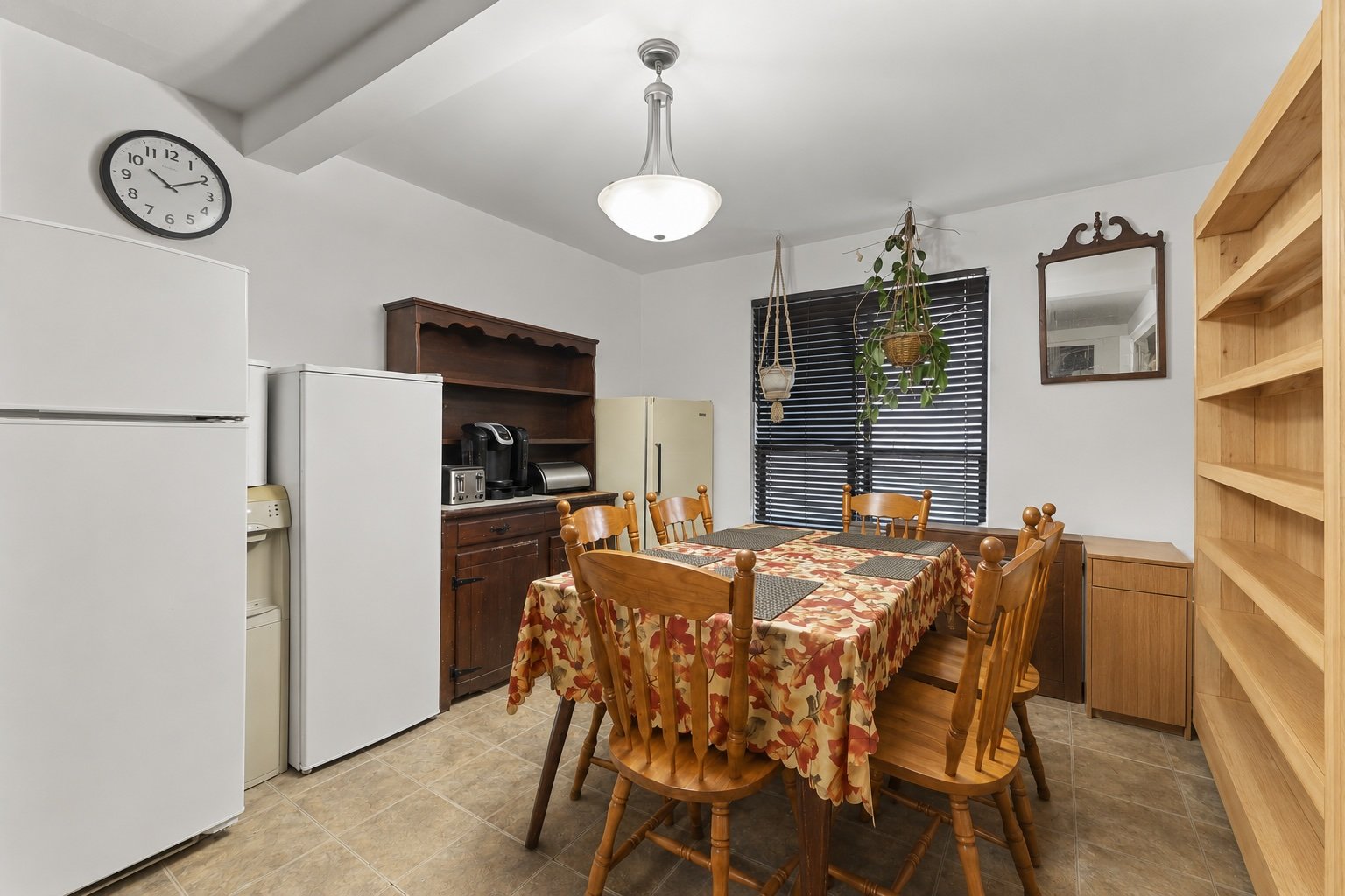 Dining room - Virtual staging for visual purposes only
