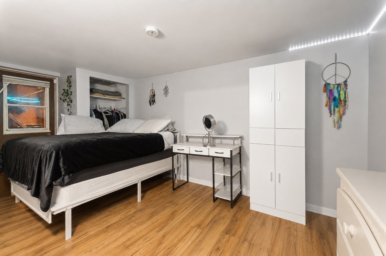 Bedroom - Virtual staging for visual purposes only