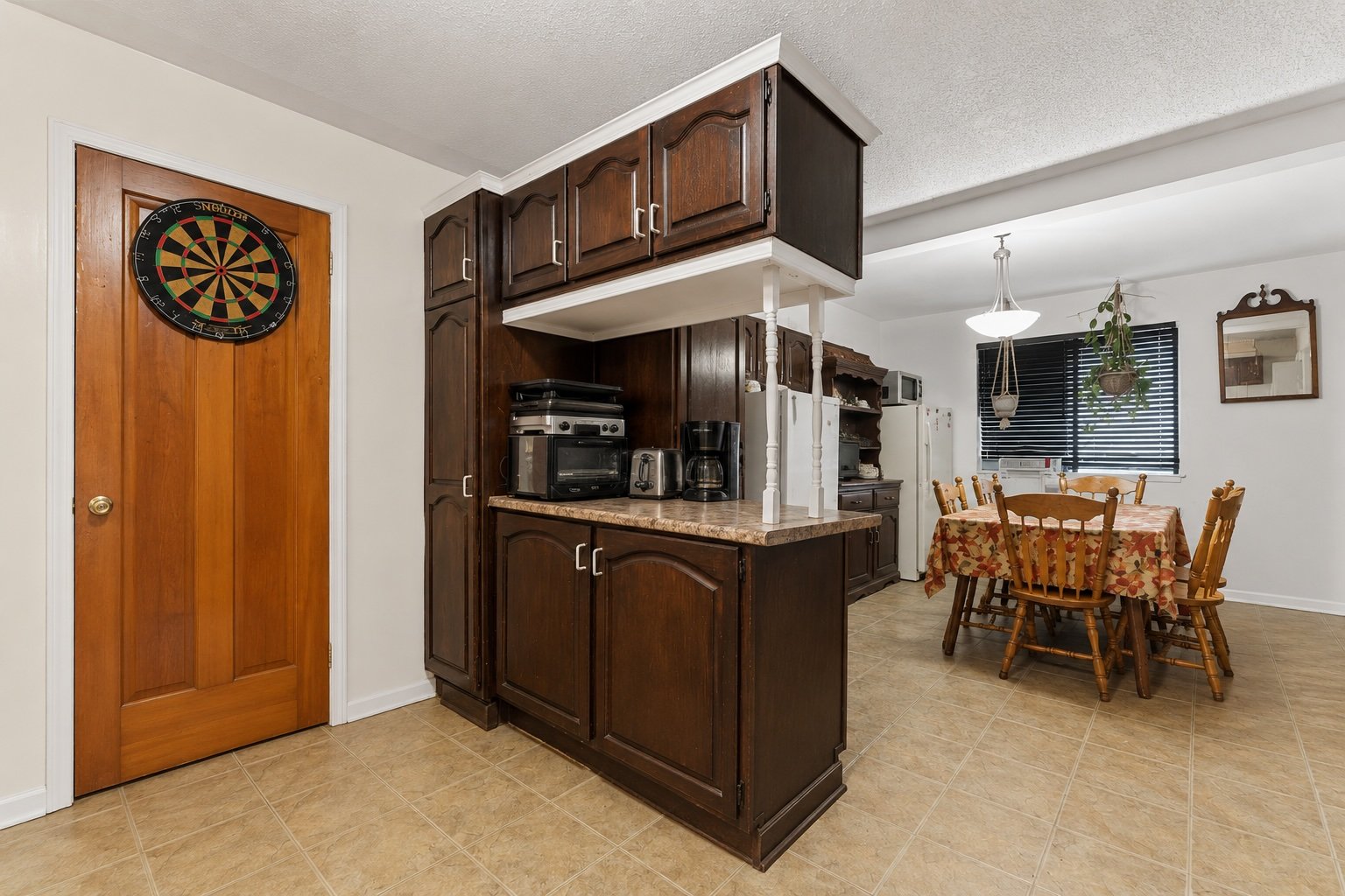 Kitchen - Virtual staging for visual purposes only