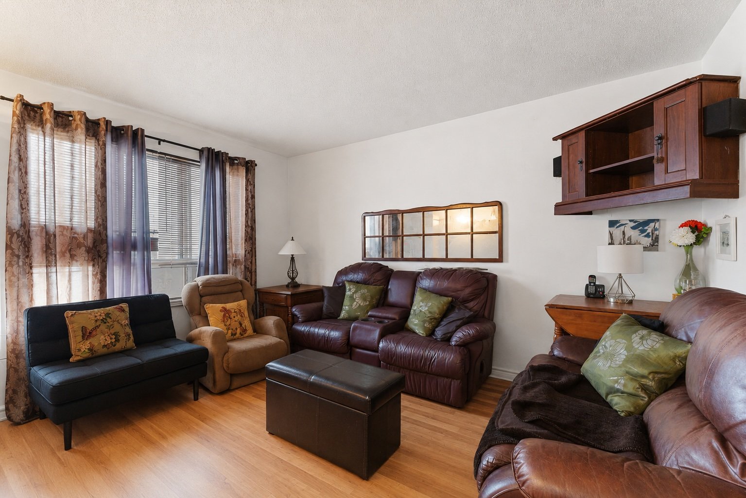 Living room - Virtual staging for visual purposes only