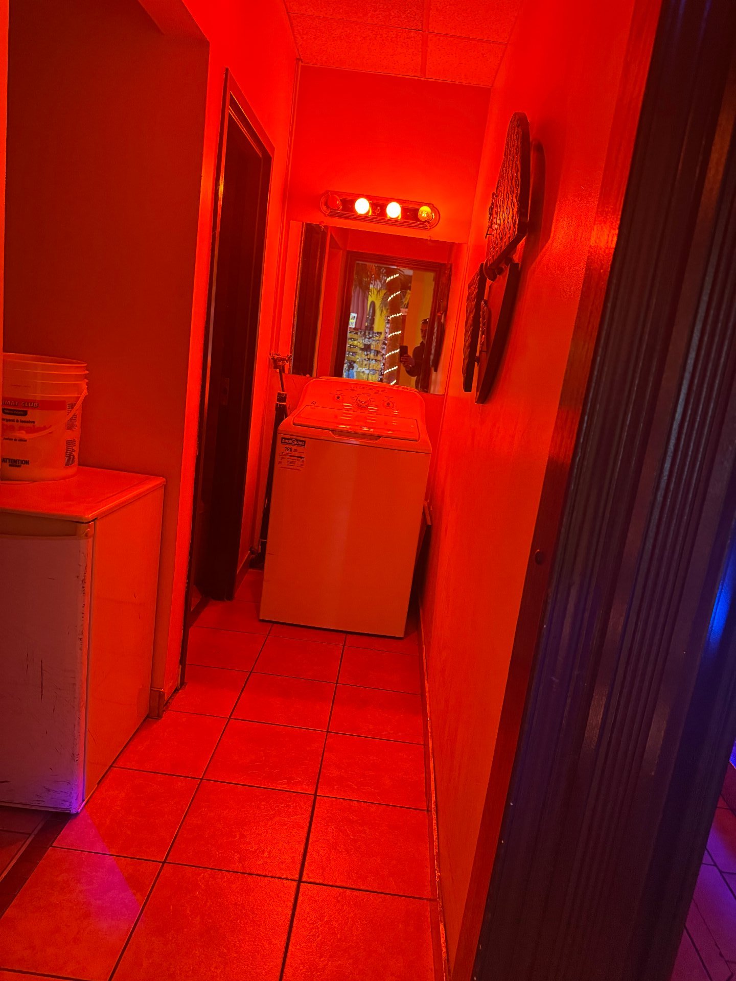Salle de lavage - Salon de bronzage