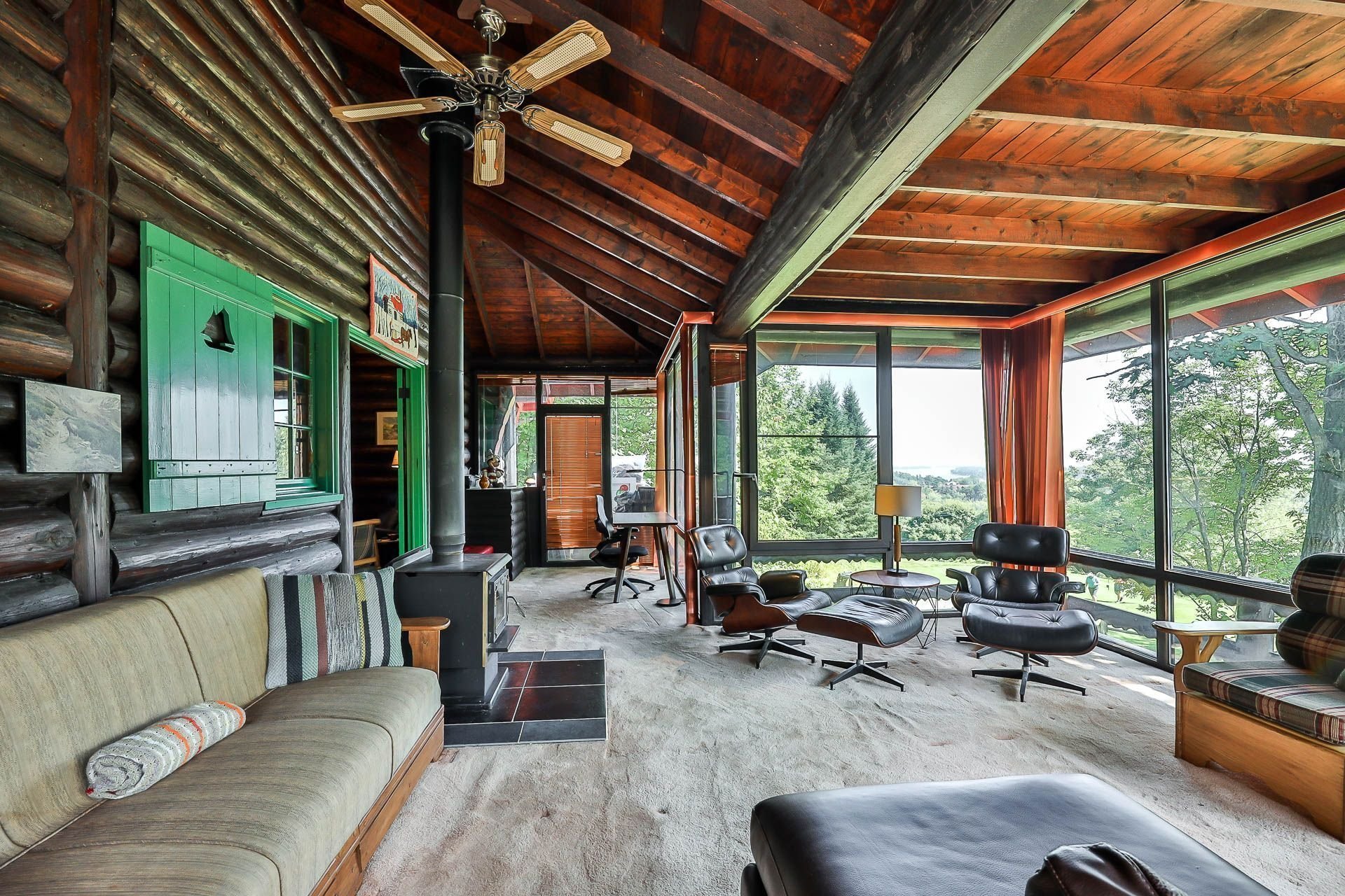 Salle familiale - Tout vitrée & vue sur golf & Château Montebello