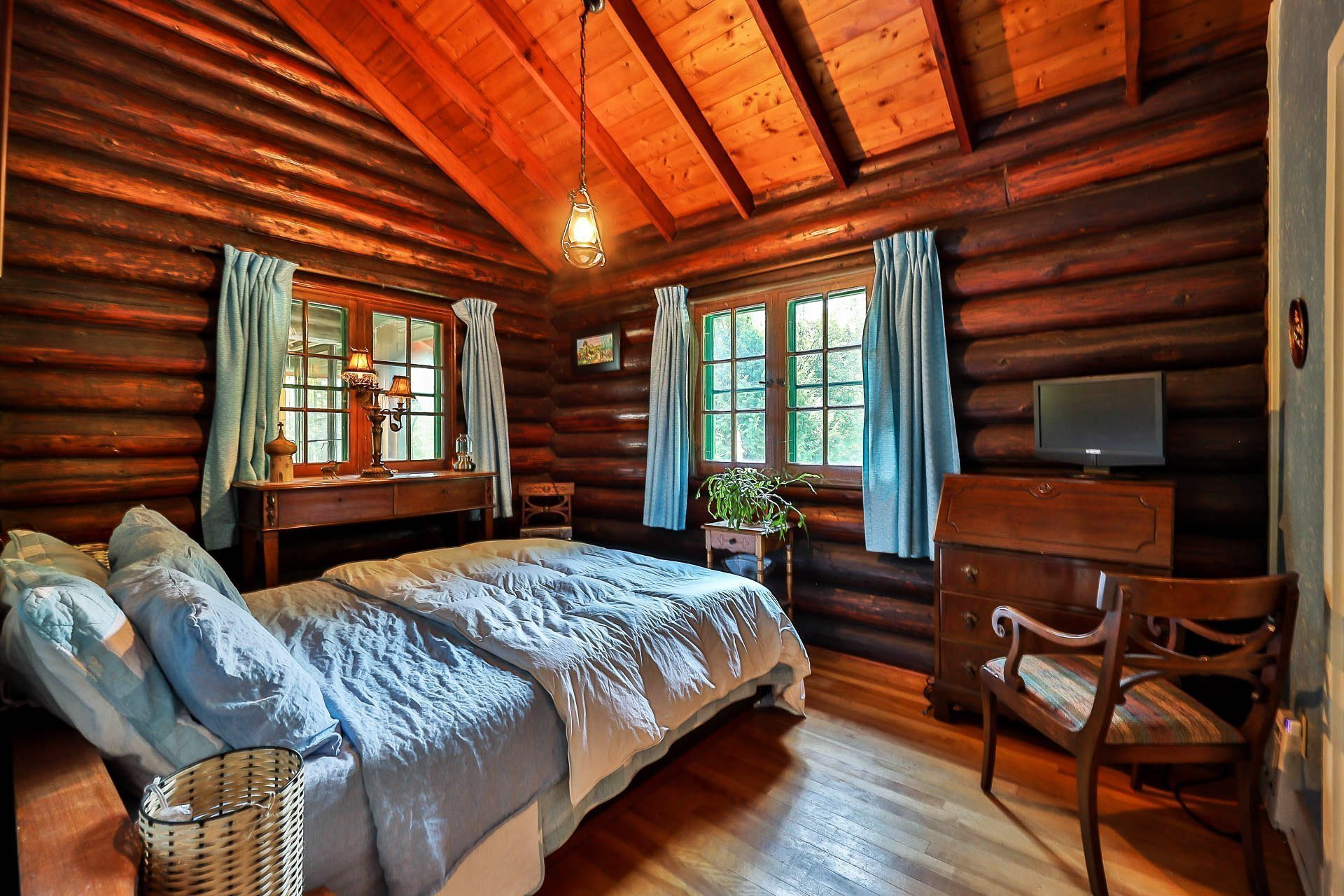 Chambre à coucher principale - plafond cathédrale tout en bois