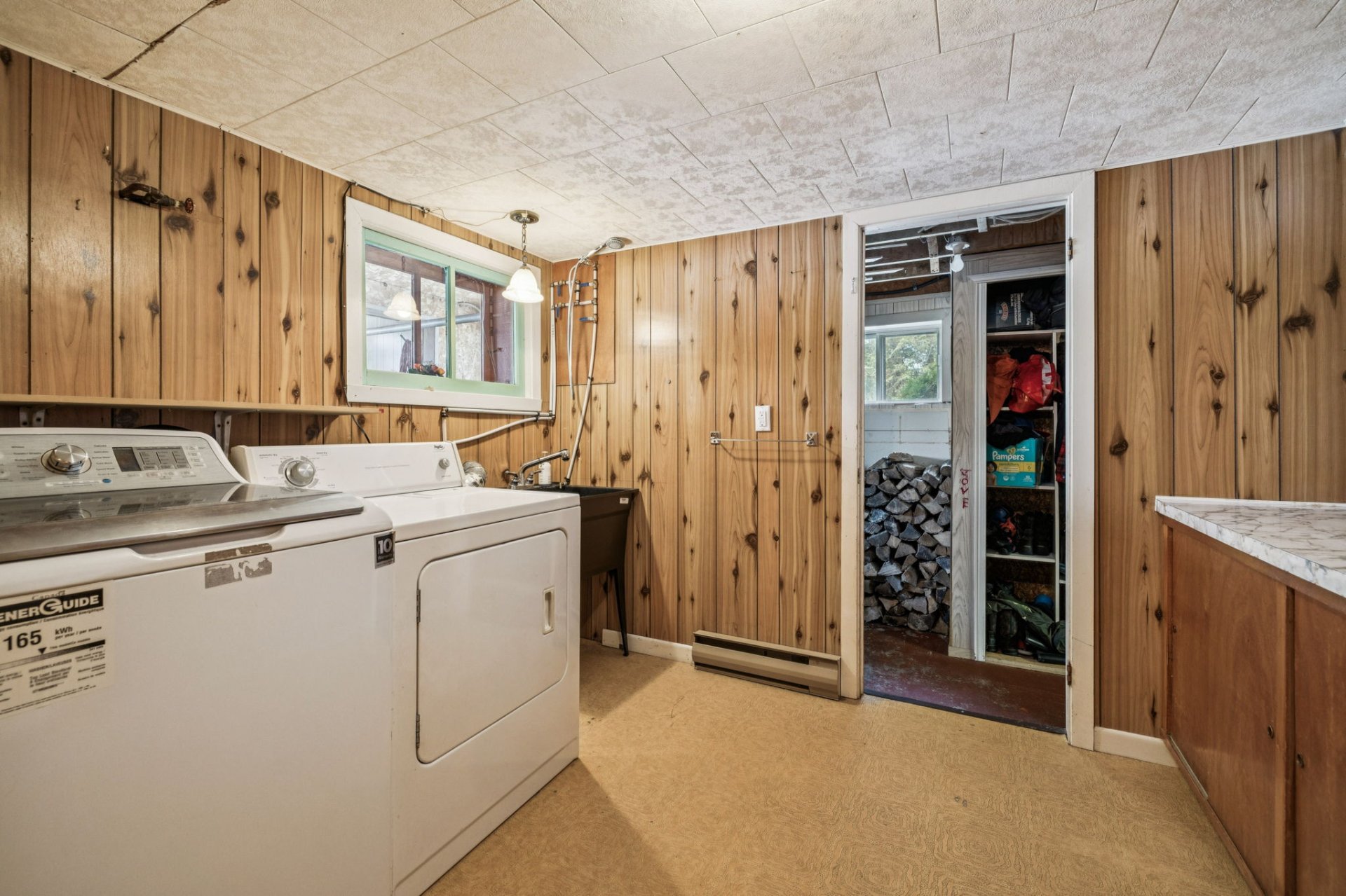 Salle de lavage - Salle de lavage avec toilette