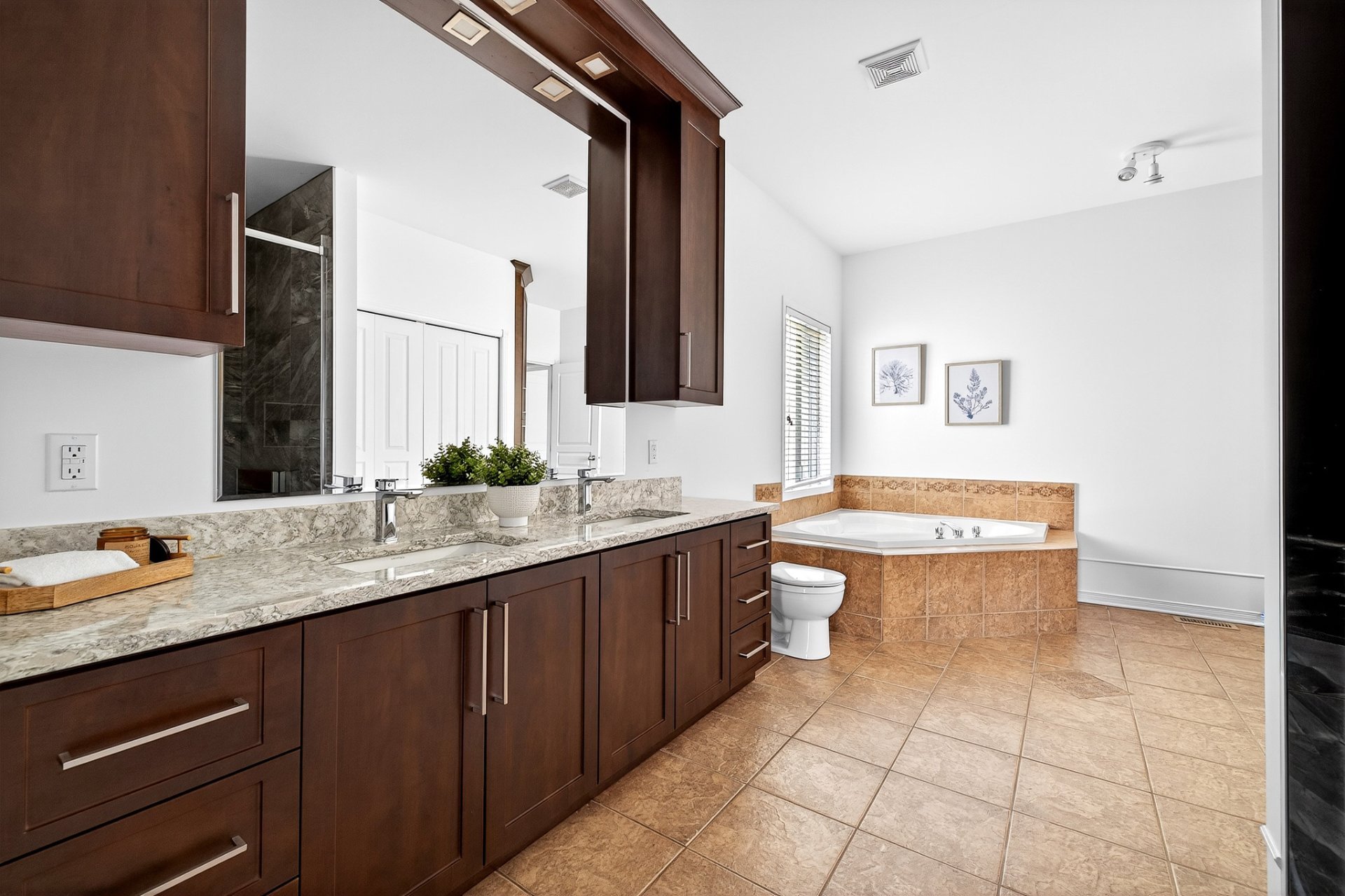 Salle de bains attenante à la CCP