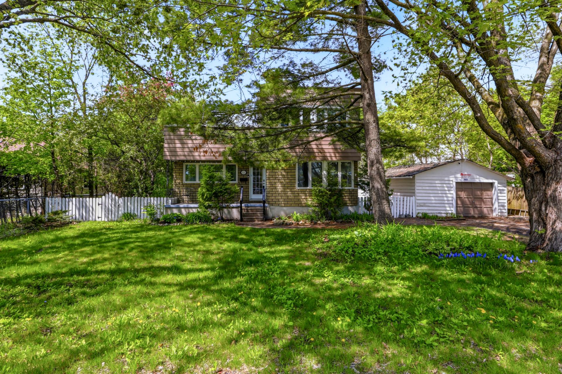 123 Av. Frank-Robinson 