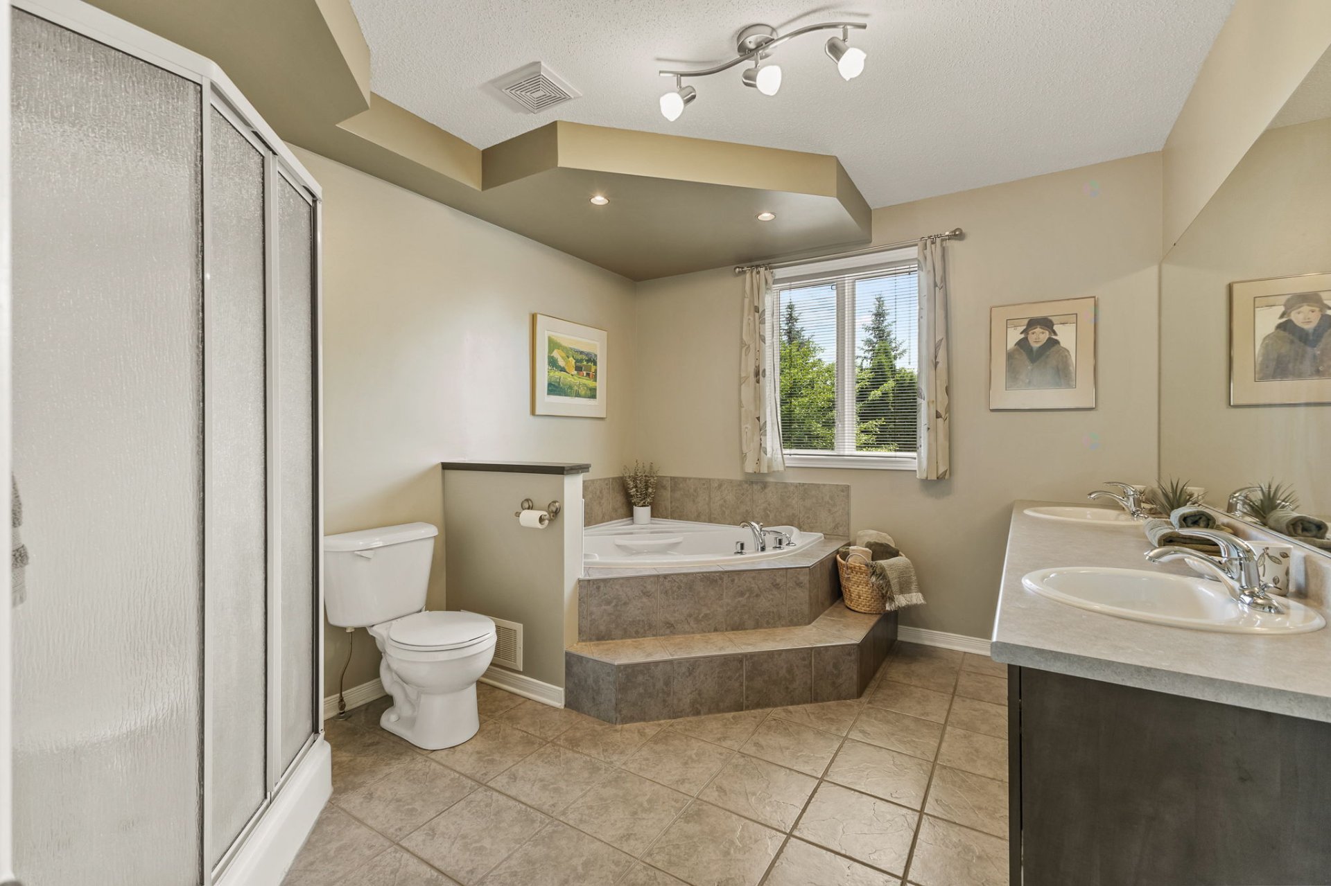 Ensuite bathroom
