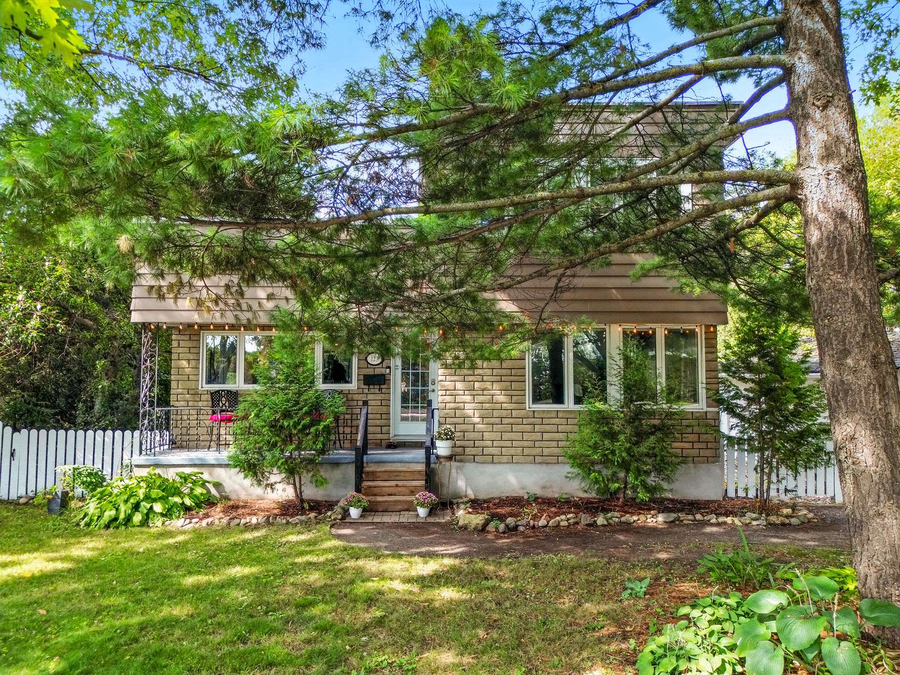 123 Av. Frank-Robinson 
