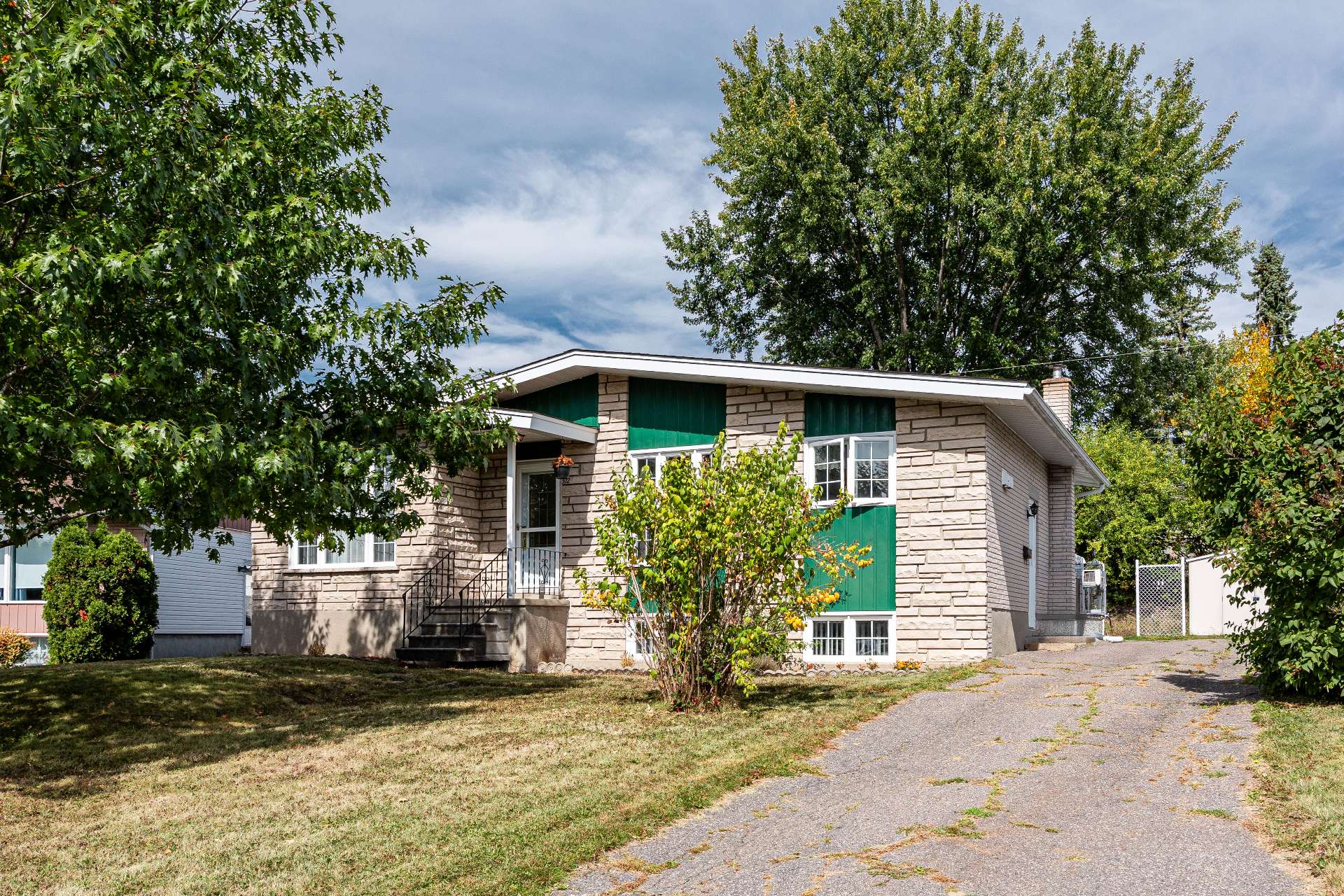 512 Rue McMillan 